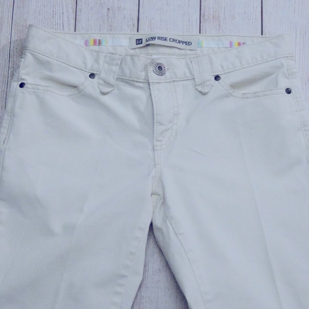 GAP SIZE 2 LOW RISE CROPPED STRETCH JEANS